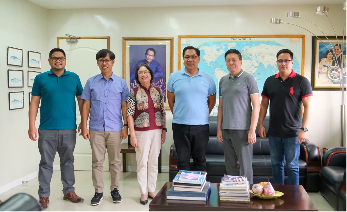 Read more about the article UST officials meet former GenSan Mayor Rivera